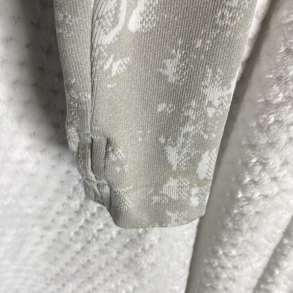 Fabletics Gray Patterned Quarter-Zip Pullover Top - image 3